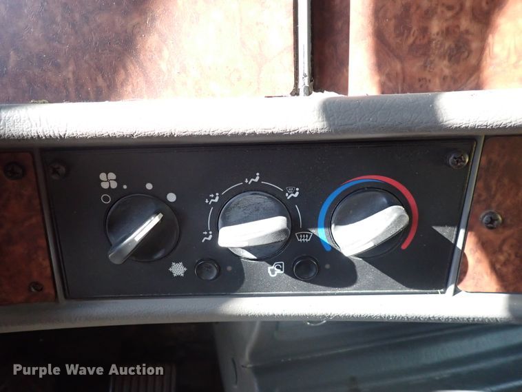 image for item DN1860 2004 Kenworth T300  box truck