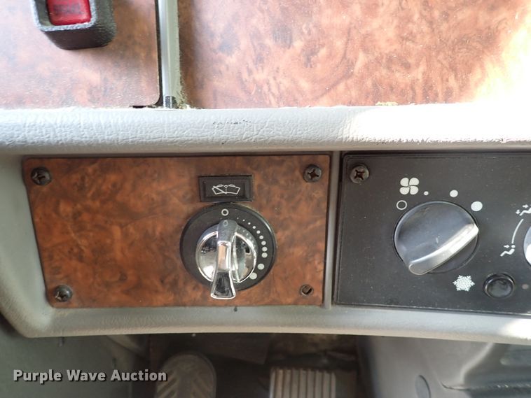 image for item DN1860 2004 Kenworth T300  box truck