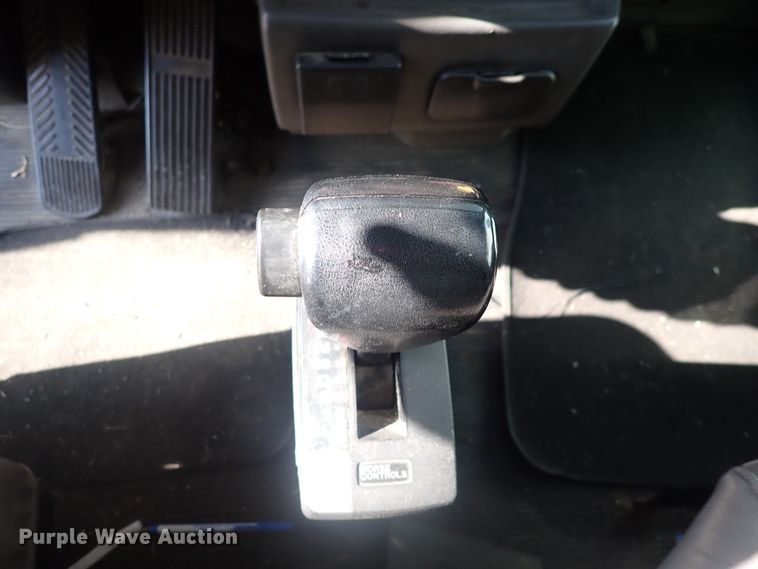 image for item DN1860 2004 Kenworth T300  box truck