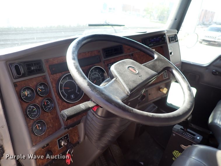 image for item DN1860 2004 Kenworth T300  box truck