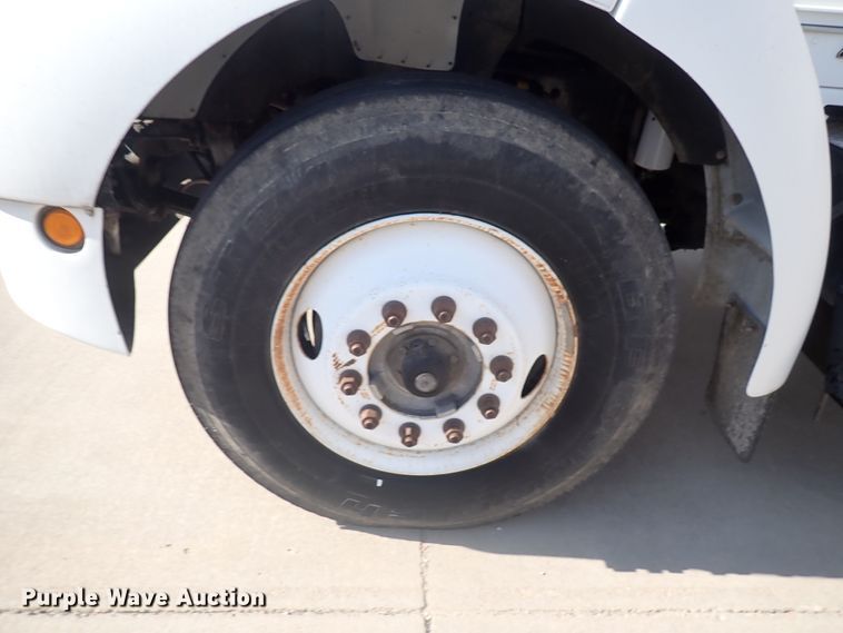 image for item DN1860 2004 Kenworth T300  box truck