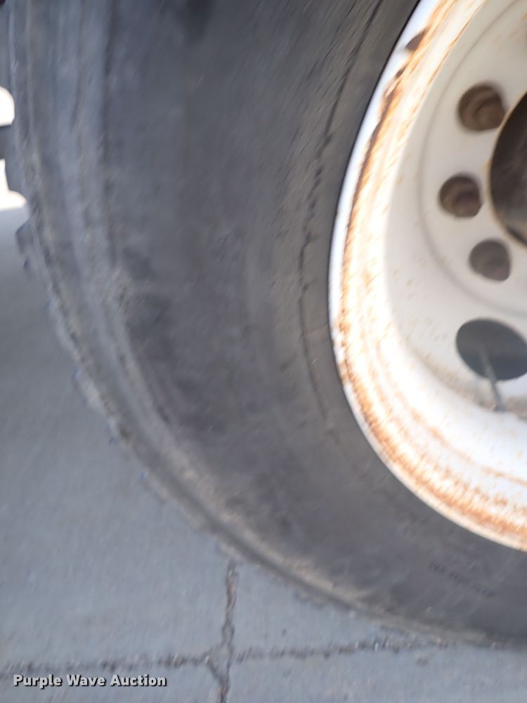 image for item DN1860 2004 Kenworth T300  box truck