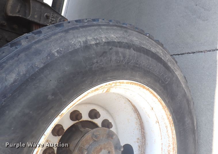 image for item DN1860 2004 Kenworth T300  box truck