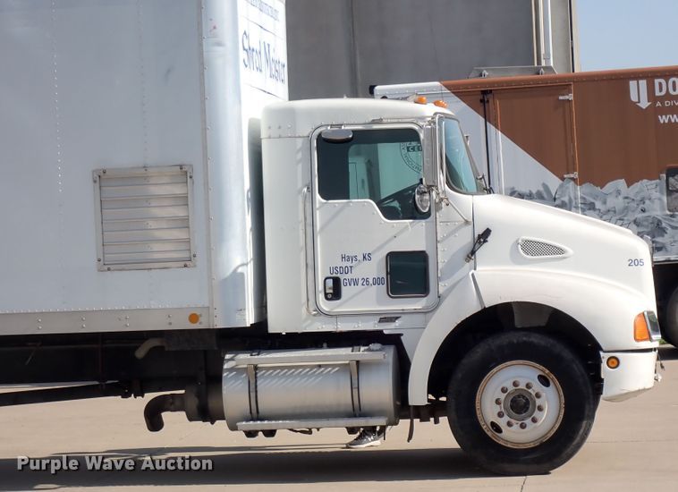 image for item DN1860 2004 Kenworth T300  box truck