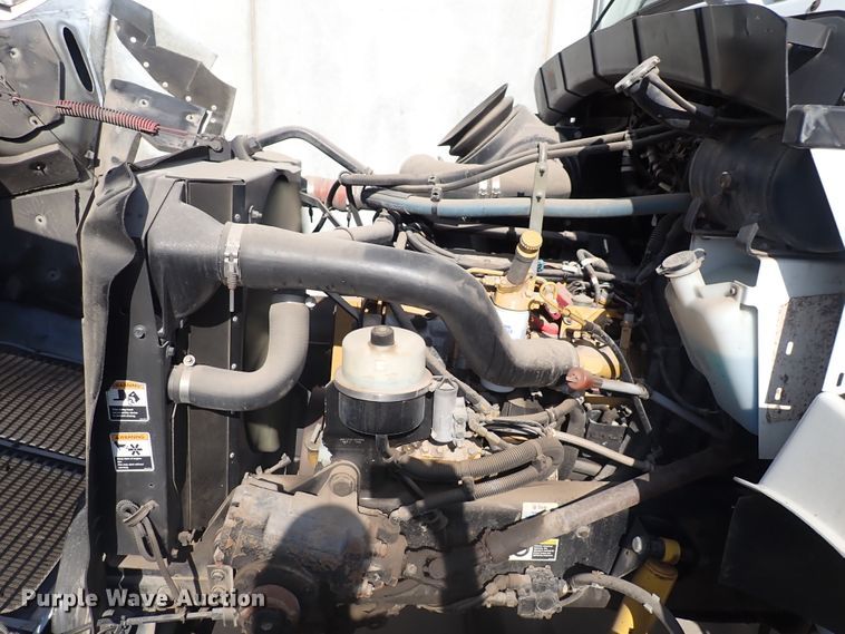 image for item DN1860 2004 Kenworth T300  box truck