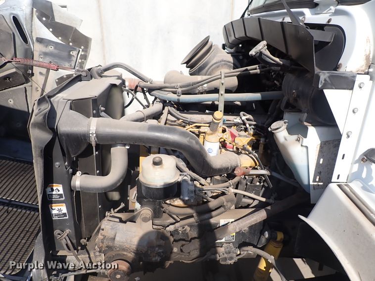 image for item DN1860 2004 Kenworth T300  box truck