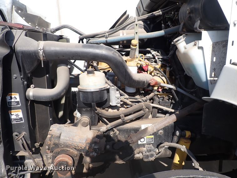 image for item DN1860 2004 Kenworth T300  box truck