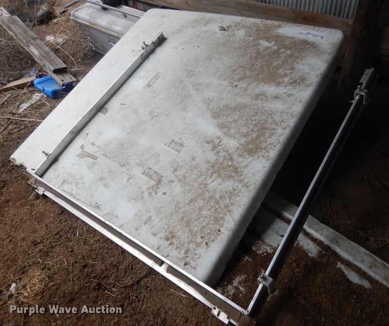 image for item FI9147 Pickup bed cover