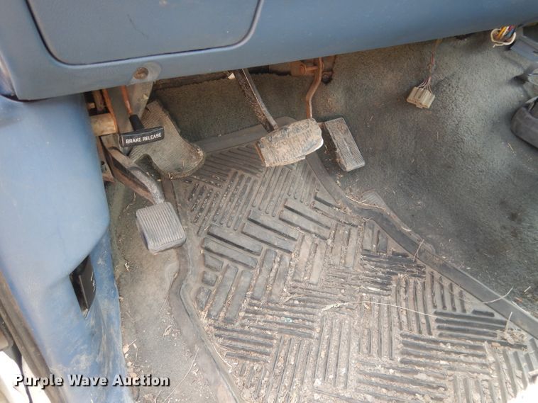 image for item FI9148 1997 Ford F350  tow truck