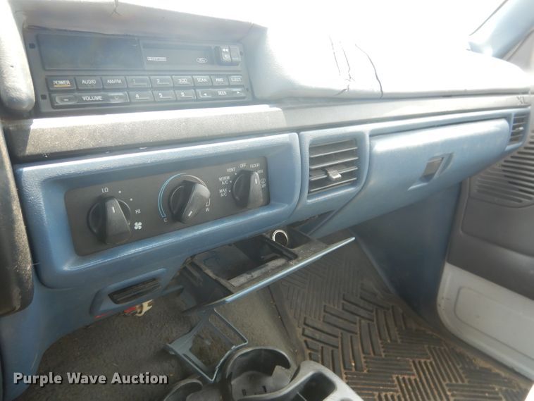 image for item FI9148 1997 Ford F350  tow truck