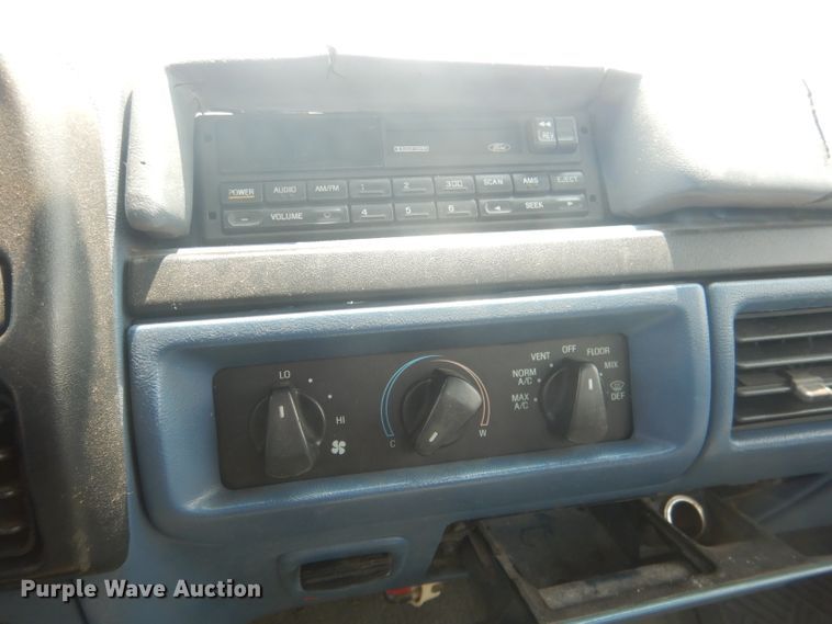 image for item FI9148 1997 Ford F350  tow truck