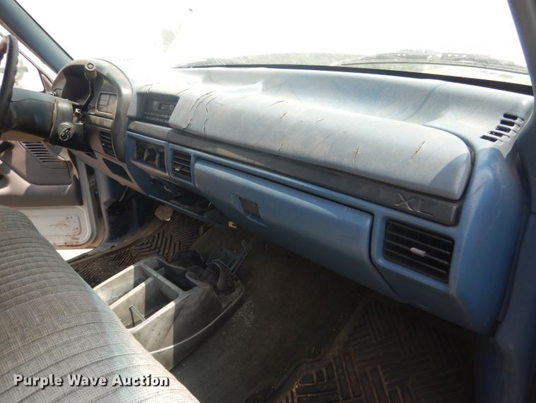 image for item FI9148 1997 Ford F350  tow truck