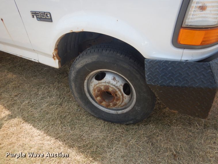 image for item FI9148 1997 Ford F350  tow truck