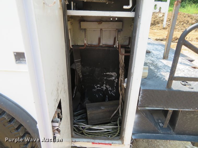 image for item FP9355 2003 Freightliner FL70  bucket truck