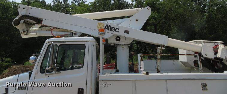 image for item FP9355 2003 Freightliner FL70  bucket truck