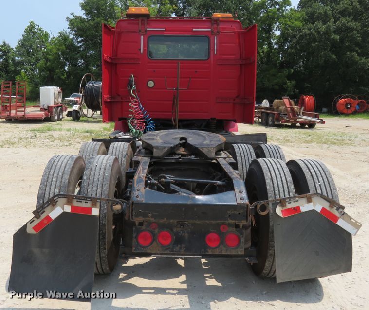 image for item FP9356 1999 Volvo VN  semi truck