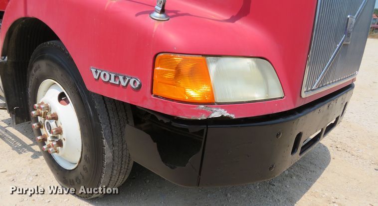image for item FP9356 1999 Volvo VN  semi truck