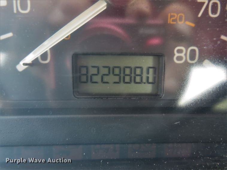 image for item FP9356 1999 Volvo VN  semi truck