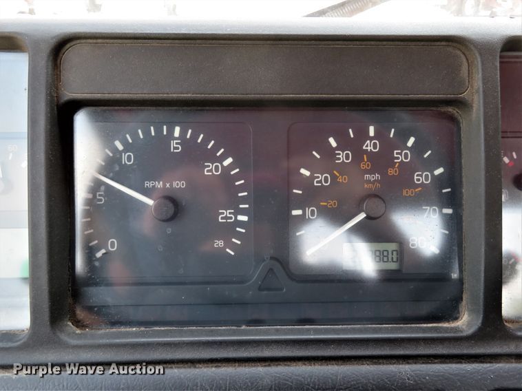 image for item FP9356 1999 Volvo VN  semi truck