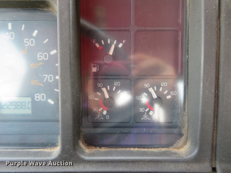 image for item FP9356 1999 Volvo VN  semi truck