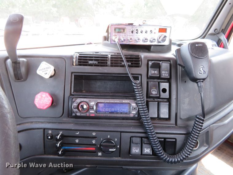 image for item FP9356 1999 Volvo VN  semi truck