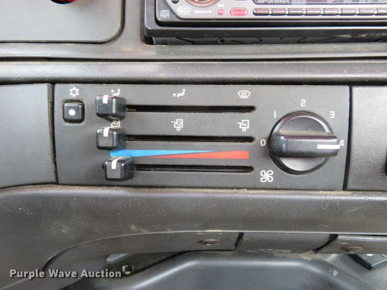 image for item FP9356 1999 Volvo VN  semi truck