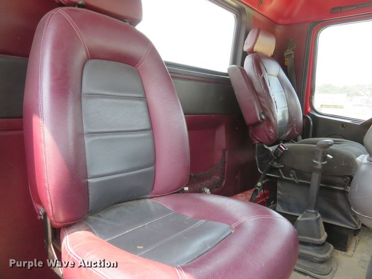 image for item FP9356 1999 Volvo VN  semi truck