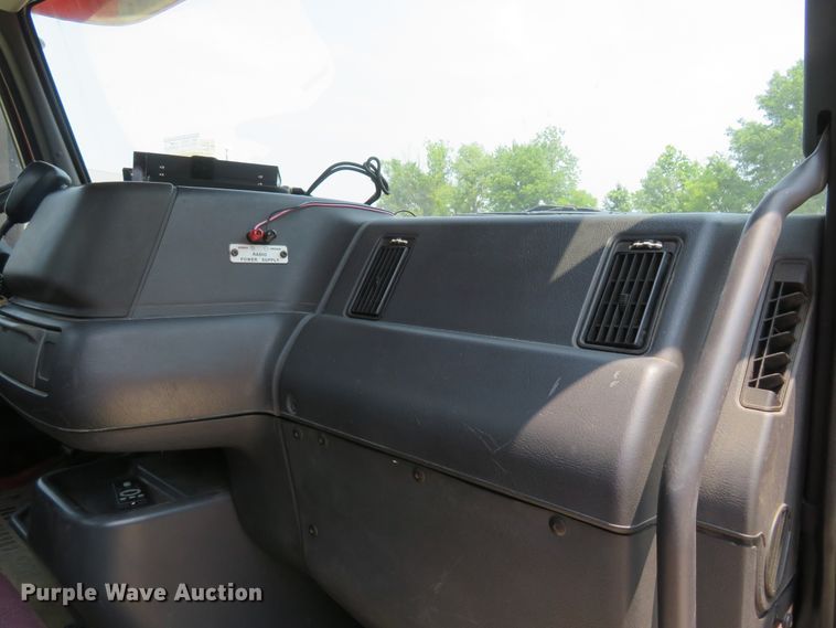 image for item FP9356 1999 Volvo VN  semi truck