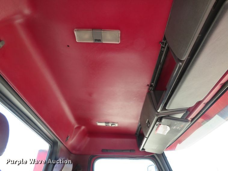 image for item FP9356 1999 Volvo VN  semi truck