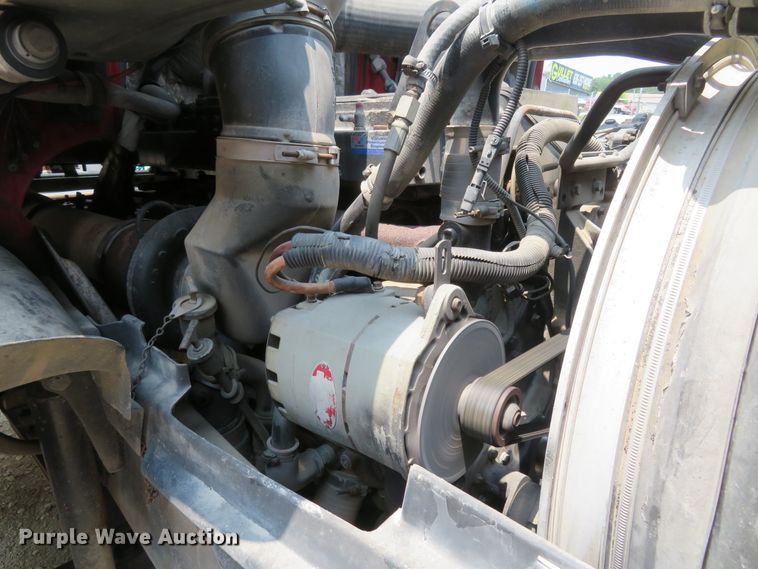 image for item FP9356 1999 Volvo VN  semi truck