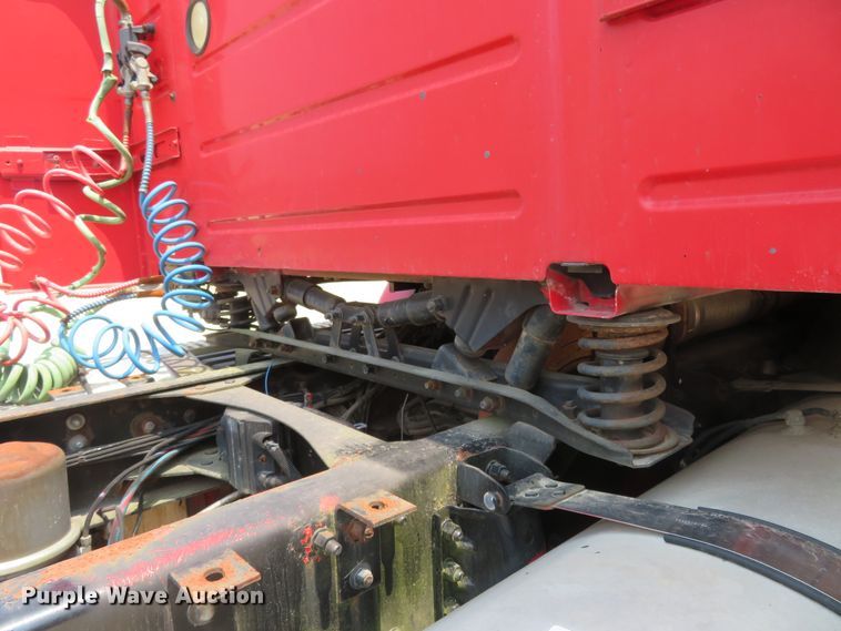 image for item FP9356 1999 Volvo VN  semi truck