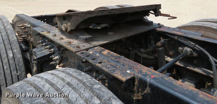 image for item FP9356 1999 Volvo VN  semi truck