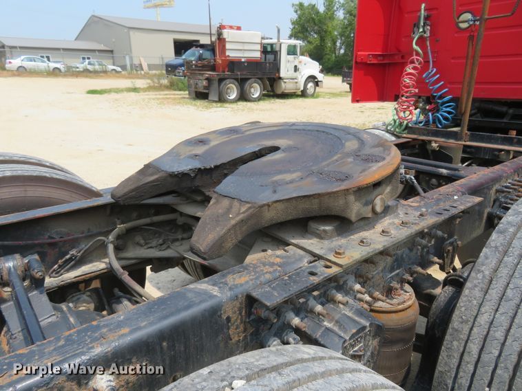 image for item FP9356 1999 Volvo VN  semi truck