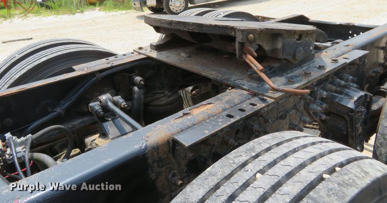 image for item FP9356 1999 Volvo VN  semi truck