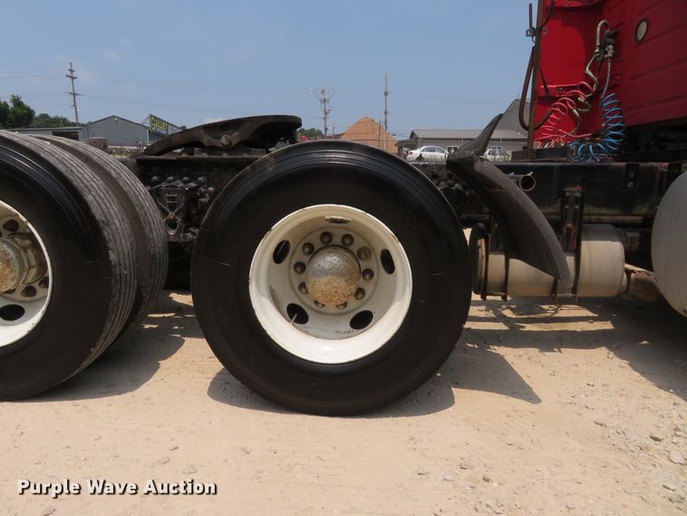 image for item FP9356 1999 Volvo VN  semi truck