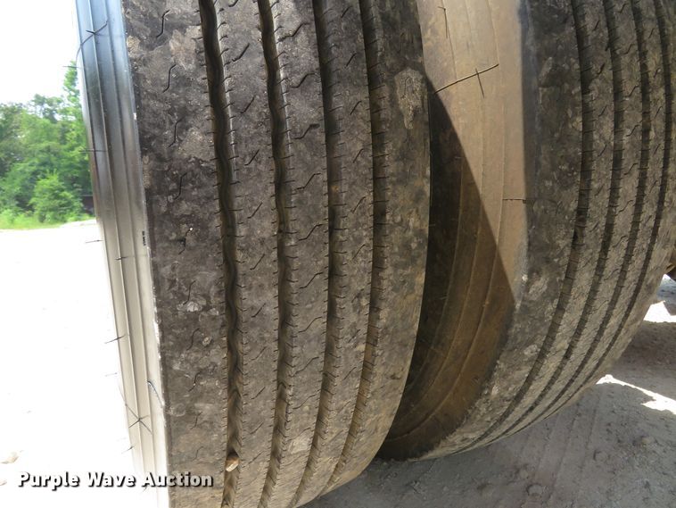 image for item FP9356 1999 Volvo VN  semi truck