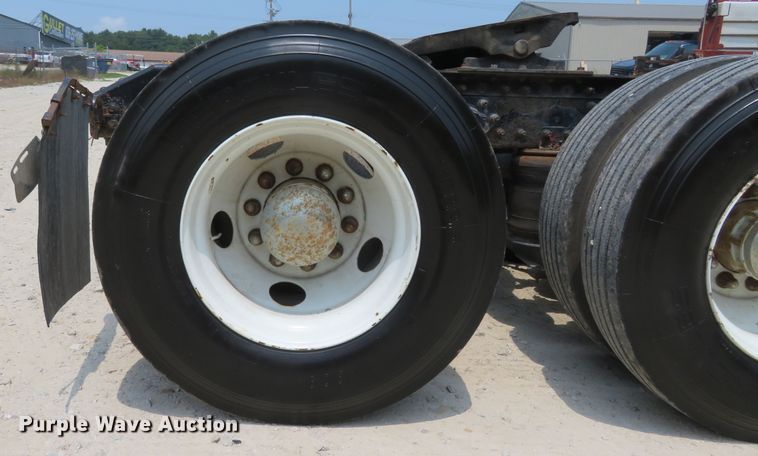 image for item FP9356 1999 Volvo VN  semi truck