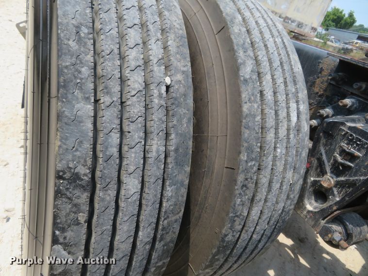 image for item FP9356 1999 Volvo VN  semi truck