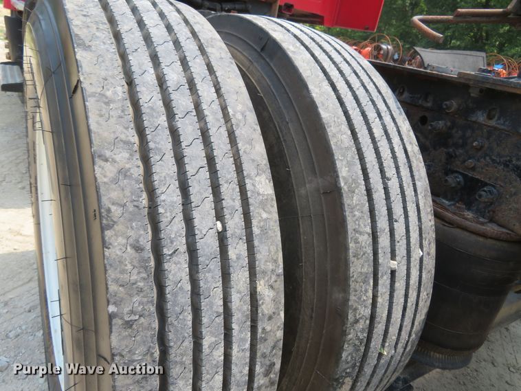 image for item FP9356 1999 Volvo VN  semi truck