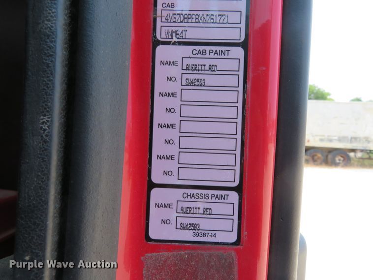 image for item FP9356 1999 Volvo VN  semi truck