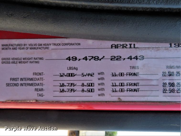 image for item FP9356 1999 Volvo VN  semi truck