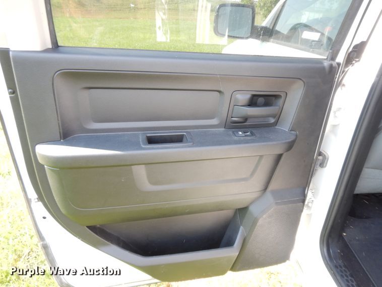 image for item HP9645 2015 Dodge Ram 1500  Crew Cab pickup truck