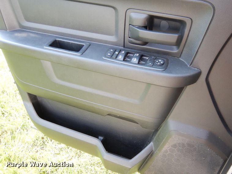 image for item HP9645 2015 Dodge Ram 1500  Crew Cab pickup truck