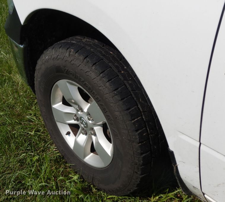 image for item HP9645 2015 Dodge Ram 1500  Crew Cab pickup truck