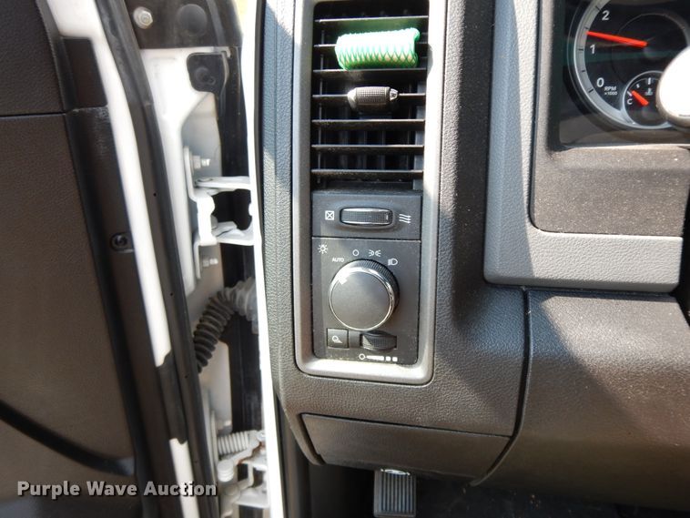 image for item HP9646 2014 Dodge Ram 1500  Quad Cab pickup truck