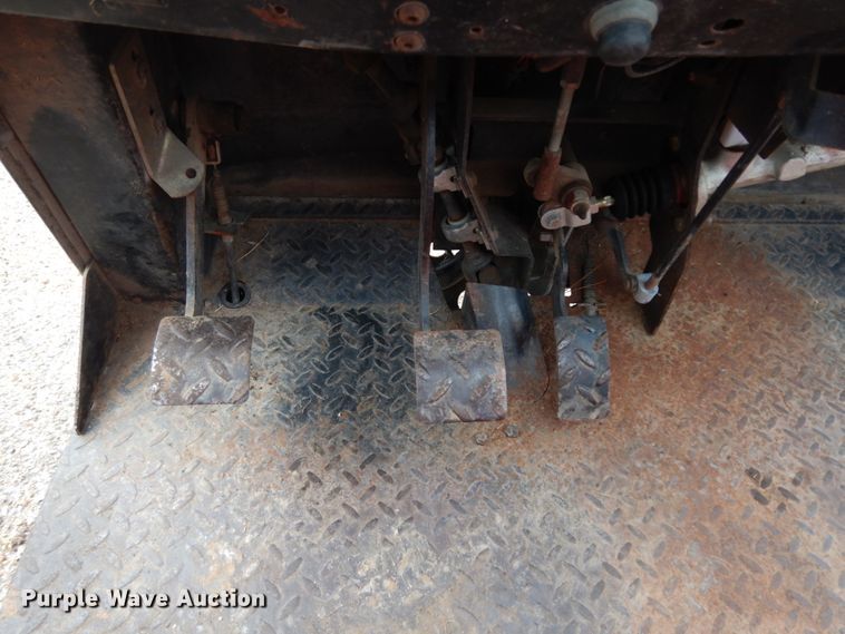 image for item HR9727 2002 Toro Workman 3200  utility vehicle