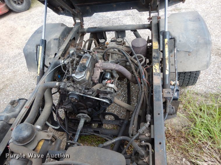 image for item HR9727 2002 Toro Workman 3200  utility vehicle