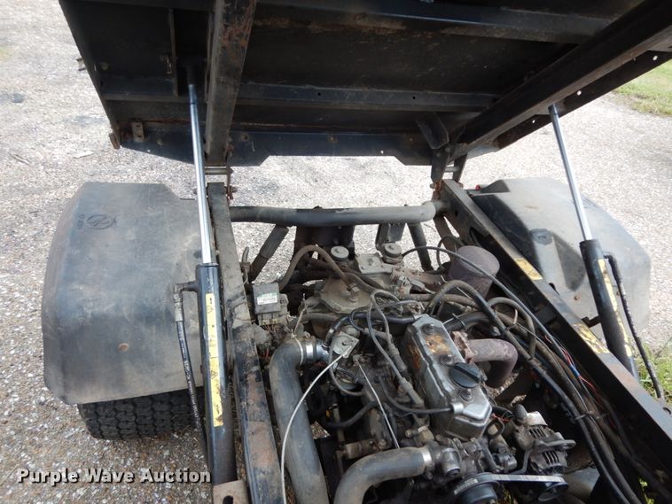 image for item HR9727 2002 Toro Workman 3200  utility vehicle