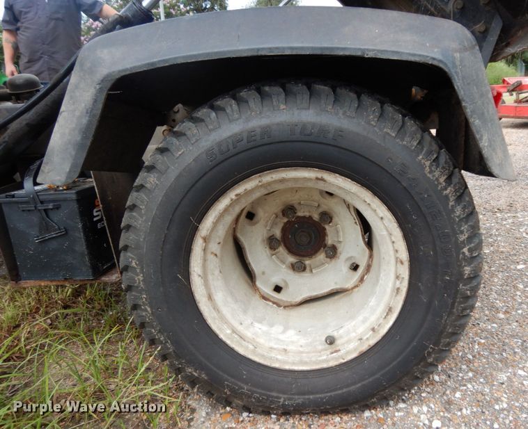 image for item HR9727 2002 Toro Workman 3200  utility vehicle