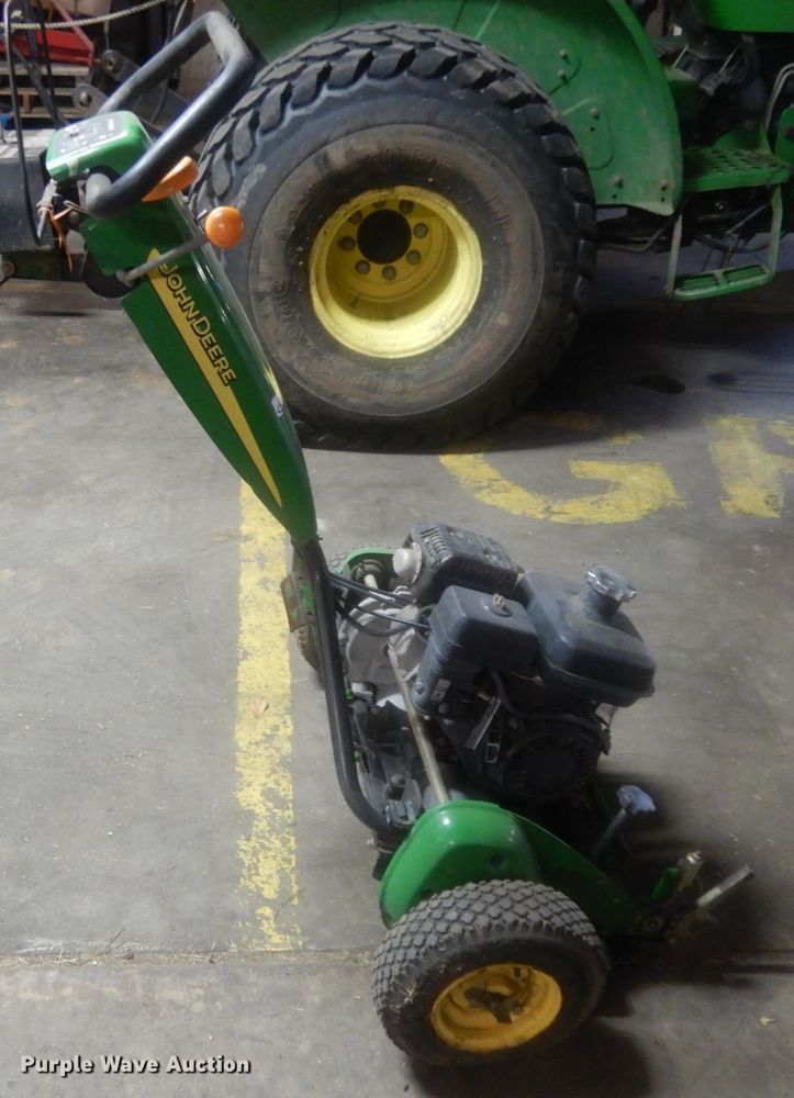image for item HR9731 John Deere 220B WBGM  greens mower